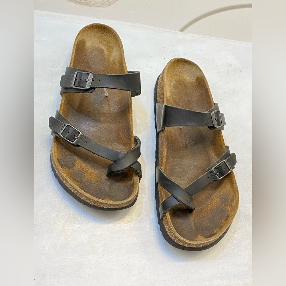 Birkenstock Mayari Size 39, Women Size 8, Men Size 6 good condition great bottom
